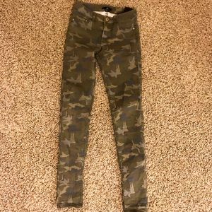 Camo skinny jeans